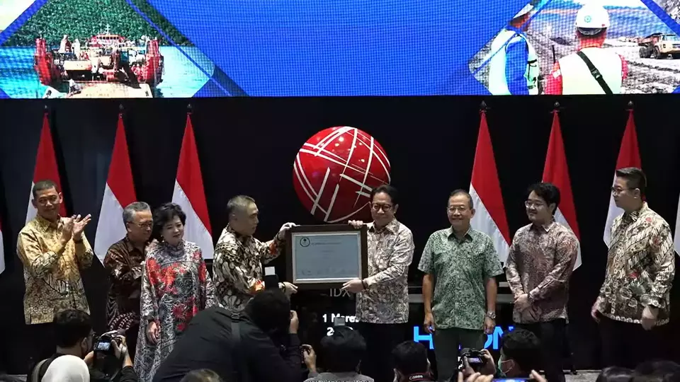 PT Hillcon Tbk (HILL) mencatatkan (listing) perdana sahamnya di Bursa Efek Indonesia (BEI) pada Rabu (1/3/2023). 