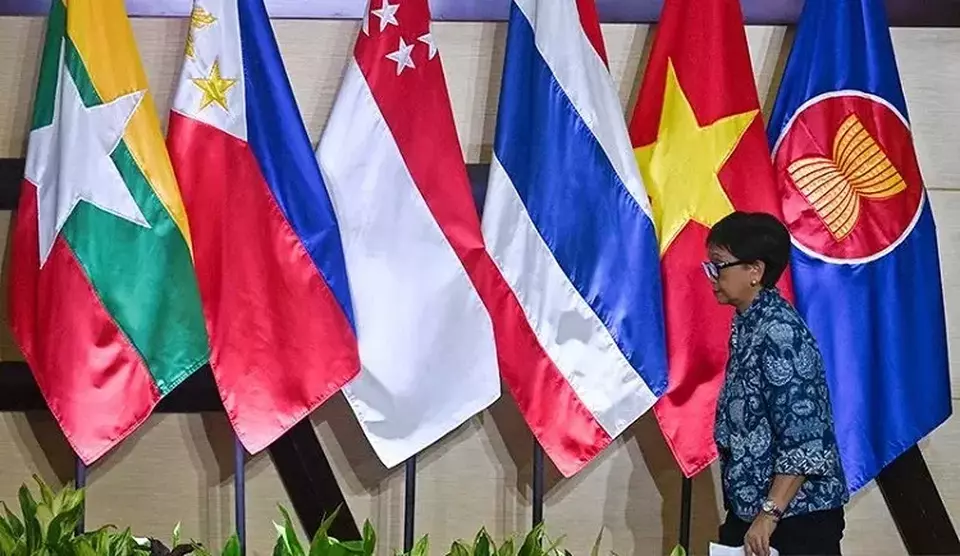 Menteri Luar Negeri Retno Marsudi bersiap menyampaikan hasil Asean Foreign Minister Meeting (AMM) Retreat 2023 dalam konferensi pers di Sekretariat Asean, Jakarta pada 4 Februari 2023. (Foto: ANTARA FOTO/Aditya Pradana Putra/nym)
