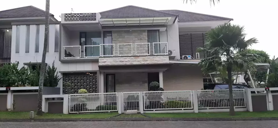 Rumah mewah yang diduga milik crazy rich asal Surabaya Dinar Wahyu Saptian Dyfrig alias Wahyu Kenzo di Perumahan Permata Jingga 2 Blok Avenue 3, Pakis, Kabupaten Malang, Jawa Timur. ( Foto : Istimewa)