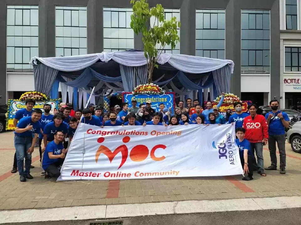 Master Online Community bersama para member