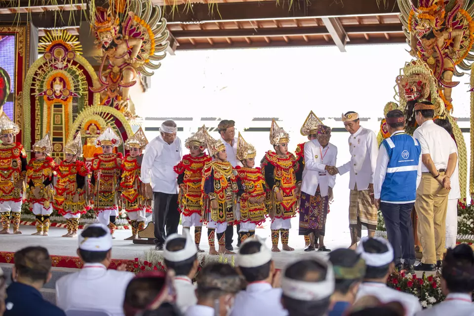Proyek penataan kawasan tersebut diresmikan langsung Presiden Republik Indonesia Joko Widodo yang ditandai secara simbolis dengan prosesi pemukulan kentongan dan penandatanganan prasasti, Senin (13/3/2023).