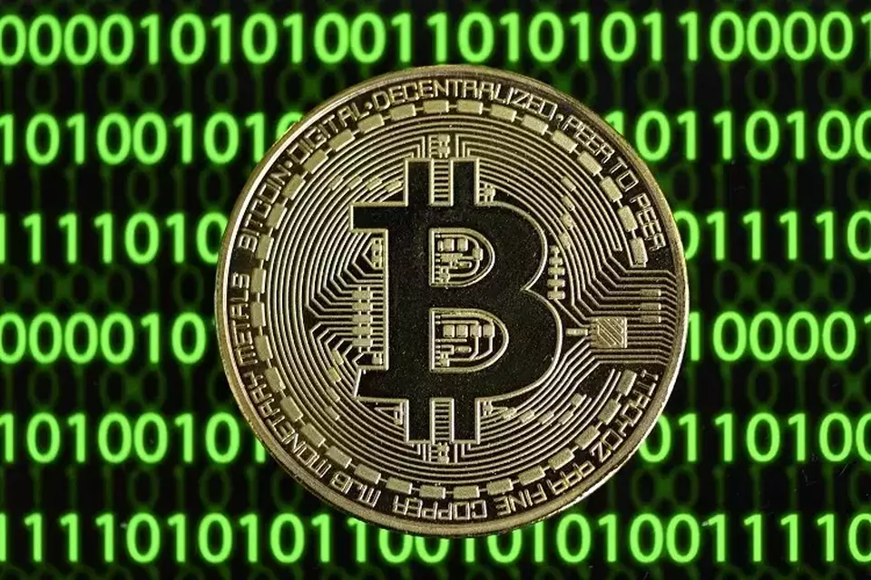 Tiruan fisik Bitcoin terlihat di Dortmund, Jerman barat pada 27 Januari 2020. (FOTO: INA FASSBENDER/AFP)