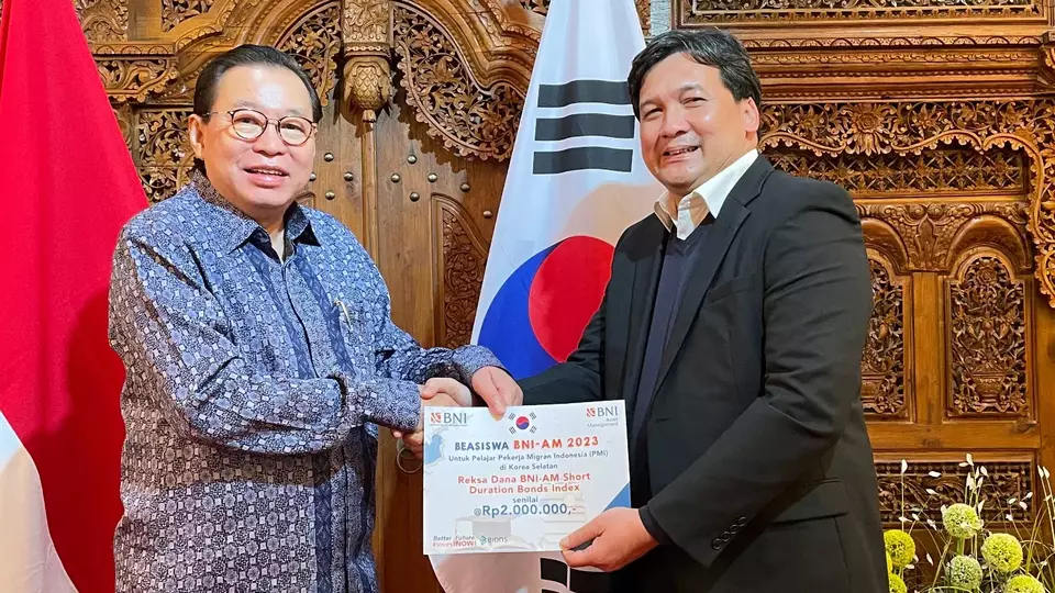 BNI-AM bagikan beasiswa reksa dana pada pekerja migran di korea Selatan. (Dok. BNI-AM)
