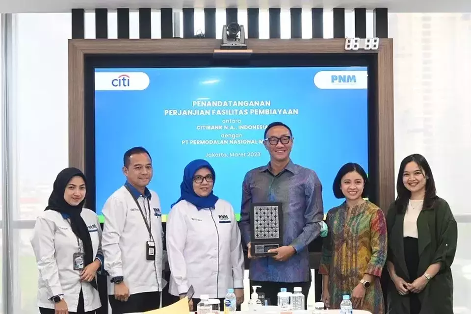 Penandatanganan fasilitas pembiayaan sosial antara Citibank dan PT Permodalan Nasional Madani (PNM), Senin (20/3/2023). (ist)