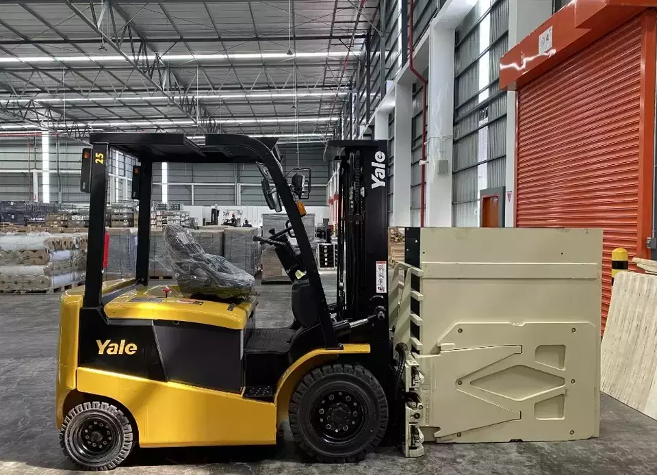 Fasilitas warehouse dan forklift PT Sarana Mitra Luas Tbk (SMIL). (Foto: Perseroan)