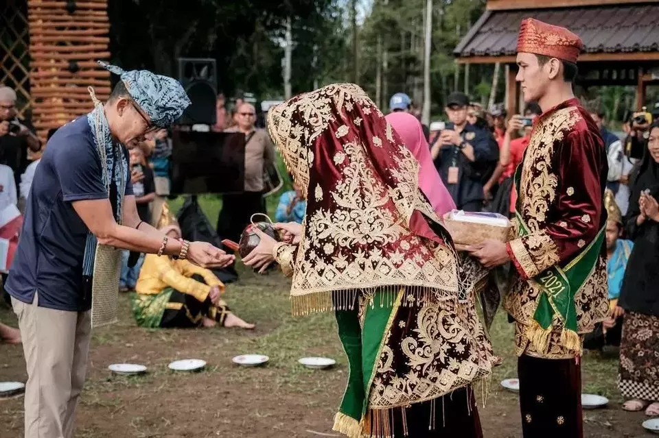 Sandiaga Uno saat berkunjung ke Desa Wisata Kubu Gadang  di Padang Panjang, Sumatera Barat. Foto: Kemenparekraf 