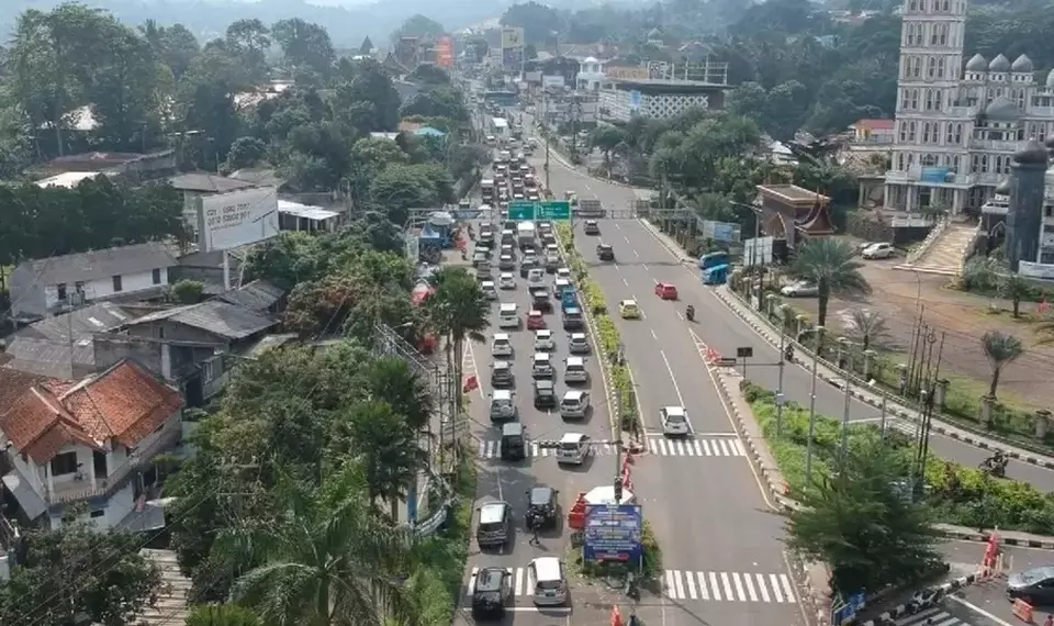 Arus lalu lintas di kawasan Puncak, Bogor, Jawa Barat. (Ilustrasi: B-Universe Photo/Heru Yustanto)