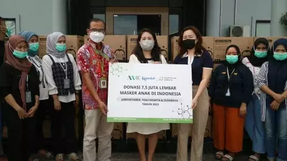 Penyerahan bantuan 7,5 juta masker dari Korea Peduli 