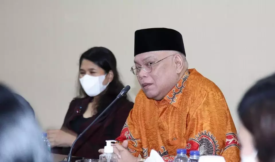 Ketua Umum AAUI Budi Herawan (kanan) dan Wakil Ketua AAUI Bidang Statistik & Riset Trinita Situmeang saat paparan kinerja industri asuransi umum kuartal I 2023 (30/5)