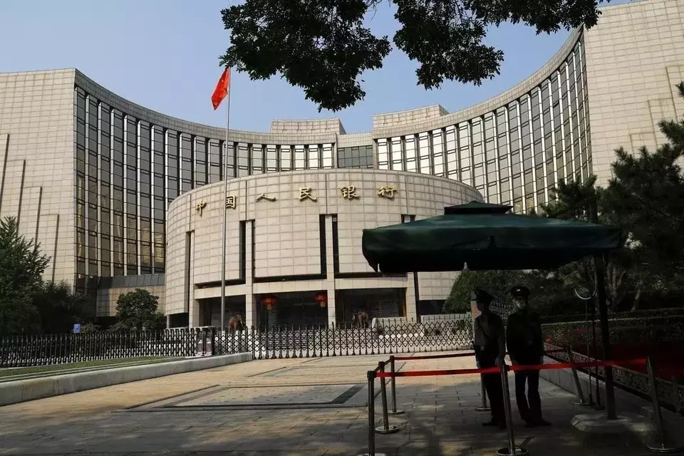 Presiden Tiongkok Xi Jinping diharapkan untuk menggantikan gubernur Bank Rakyat Tiongkok (PBoC), tetapi memilih untuk mempertahankan Yi Gang. (Foto: Jason Lee/Reuters)