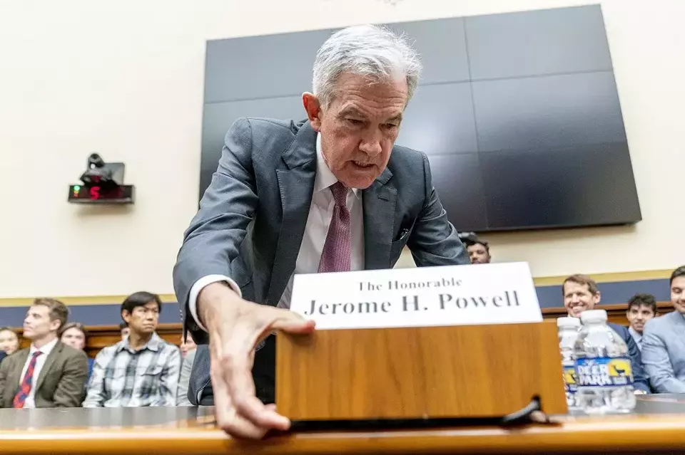 Gubernur Federal Reserve Jerome Powell tiba untuk sidang Komite Jasa Keuangan DPR di Washington, Amerika Serikat pada 21 Juni 2023. (Foto: AP Photo/Andrew Harnik)
