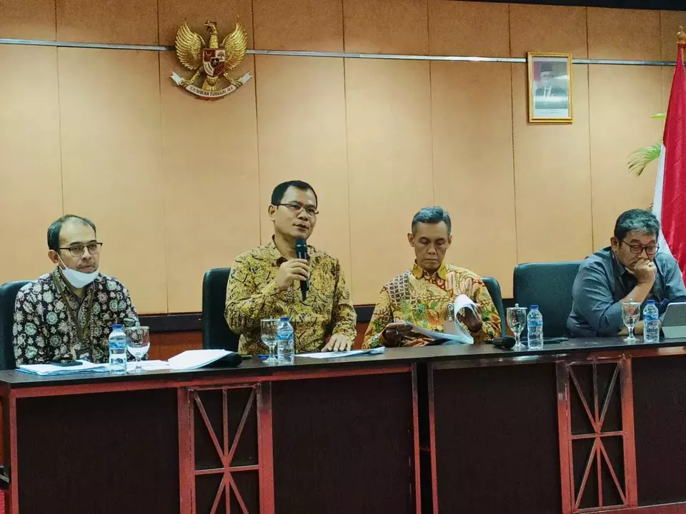 Direktur Sistem Penganggaran DJA Kemenkeu Lisbon Sirait (kedua dari kiri) dalam media briefing di Kantor Kemenkeu pada Selasa (27/6/2023). (Investor Daily/Arnoldus Kristianus)