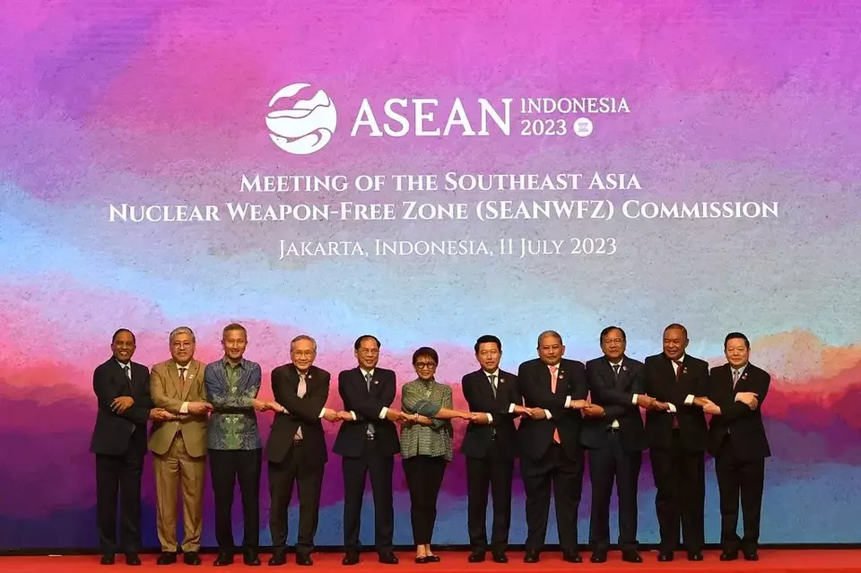 Menteri Luar Negeri RI Retno Marsudi menyampaikan Asia Tenggara harus tetap menjadi kawasan yang bebas dari senjata nuklir, saat memimpin pertemuan Komisi Southeast Asia Nuclear Weapon Free Zone (SEANWFZ) pada 11 Juli 2023 di Jakarta. (Foto: B Universe/Kementerian Luar Negeri)