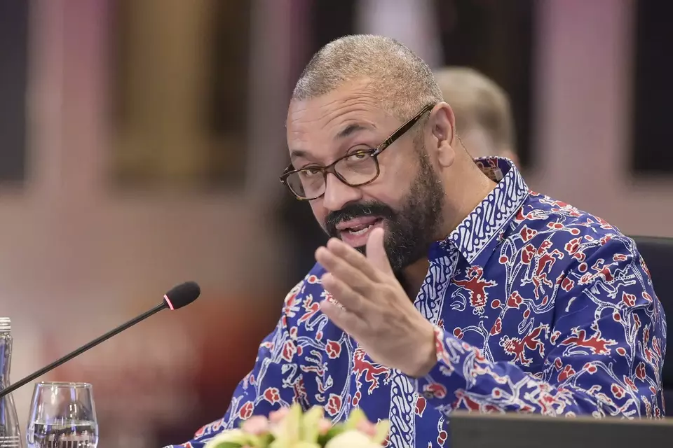 Menteri Luar Negeri (Menlu) Inggris James Cleverly pada acara "Asean Post Ministerial Meeting" di Jakarta, pada Kamis (13/07/2023). (Foto: Kemlu RI)