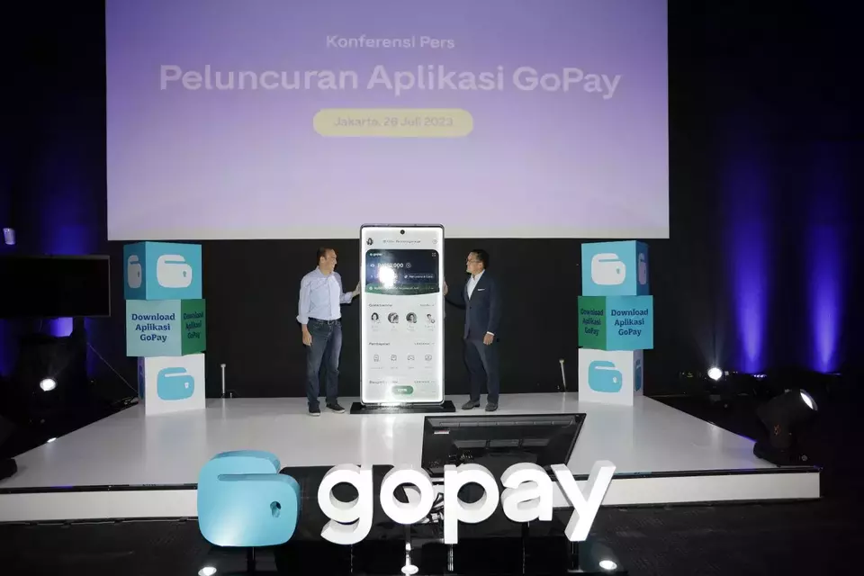 Hans Patuwo, President Unit Bisnis Financial Technology, GoTo dan Patrick Walujo, CEO Grup GoTo pada Konferensi Pers Peluncuran Aplikasi GoPay, 26 Juli 2023, di Jakarta.