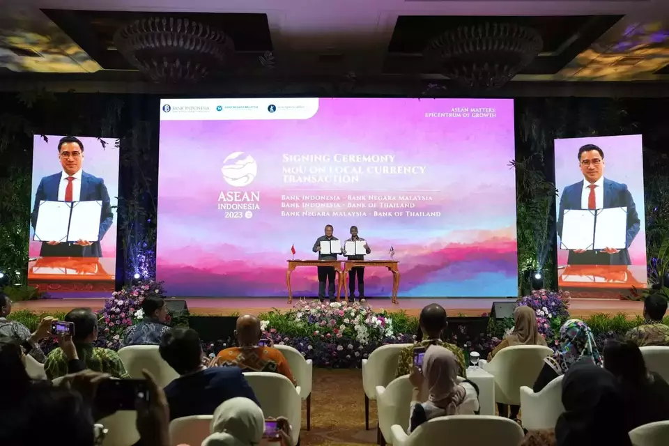 Bank Indonesia, Bank Negara Malaysia, dan Bank of Thailand menyepakati untuk memperkuat kerja sama guna mendorong penggunaan mata uang lokal masing-masing negara dalam transaksi bilateral, di sela-sela Pertemuan Menteri Keuangan dan Gubernur Bank Sentral Asean(AFMGM) ke-10 di Jakarta, pada Kamis (25/08/2023). (Foto: Biro KLI Kemenkeu RI)