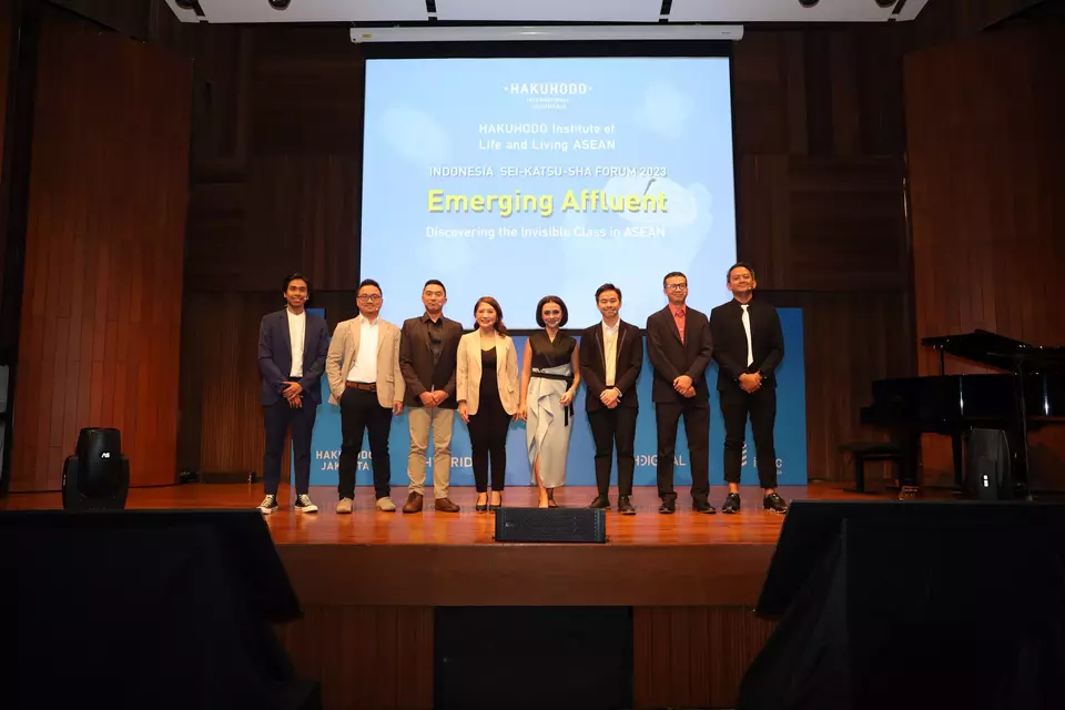 Director of Hakuhodo International Indonesia & Institute Director HILL Asean, Devi Attamimi (tengah), didampingi oleh rekan-rekan dari Hakuhodo International Indonesia berfoto bersama dalam kegiatan "HILL ASEAN FORUM 2023" di Jakarta. (Foto: Istimewa)