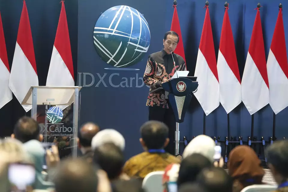 Presiden RI Joko Widodo memberikan sambutan saat peluncuran dan pembukaan perdana perdagangan bursa karbon Indonesia, Selasa (26/9/2023). (Investor Daily/David Gita Roza)