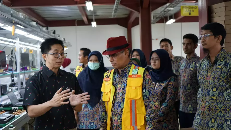 Kunjungan Kementerian PUPR ke pabrik Axioo (Foto: Dok.PR)