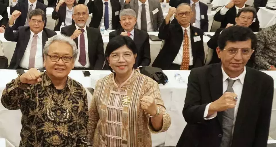 Jajaran direksi TMMIN dan pejabat pemerintah berpose di ajang "Indonesia Japan The 2nd Auto Parts Business Forum", Nagoya, Jepang, Jumat (27/10/2023). 