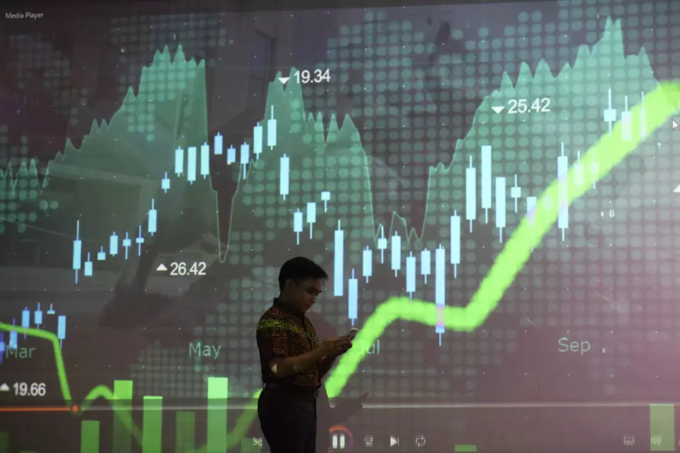 Pengunjung berada di galeri Bursa Efek Indonesia (BEI), Jakarta. (Investor Daily/David Gita Roza)