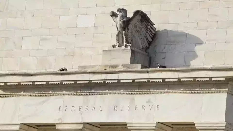 Tampak depan gedung Federal Reserve di Washington, Amerika Serikat. (Foto: Jesse Hamilton/CoinDesk)