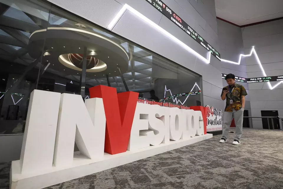 Investor berada di galeri Bursa Efek Indonesia (BEI), Jakarta. (Investor Daily/David Gita Roza)