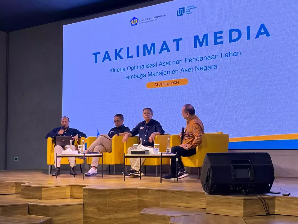 Acara taklimat media di Kantor LMAN, Jakarta, Selasa (23/1/2024). Dalam acara itu, LMAN menerangkan bahwa pemerintah telah membebaskan lahan untuk 8 proyek senilai Rp 1,43 triliun. (B-Universe Photo/Alfida Rizky Febrianna)