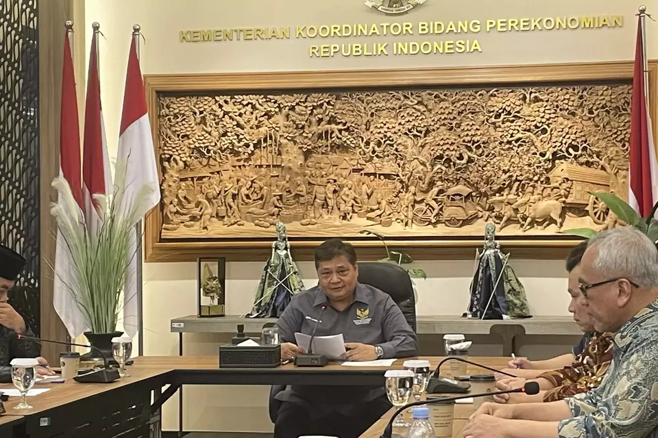 Menteri Koordinator (Menko) Bidang Perekonomian Airlangga Hartarto dalam Media Briefing di Kantor Kemenko Perekonomian, Jakarta Pusat, Jumat (8/3/2024). (B-Universe Photo/Monique Handa Shafira)