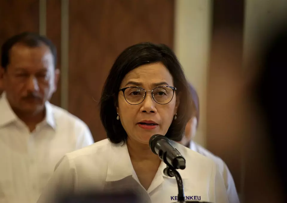 Menteri Keuangan Sri Mulyani Indrawati memberikan keterangan pers terkait laporan Menkeu mengenai dugaan tindak pidana korupsi pada Lembaga Pembiayaan Ekspor Indonesia (LPEI) di Kejaksaan Agung, Jakarta, Senin (18/3/2024). (B-Universe Photo/Joanito De Saojoao)