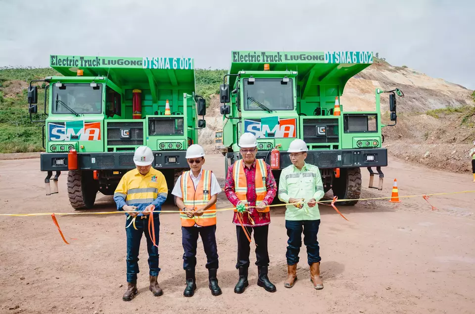 Peresmian penggunaan dua truk listrik di  tambang emas milik PT J Resources Asia Pasifik,Tbk (PSAB). Hal ini sebagai upaya perusahaan untuk mengurangi emisi karbon 