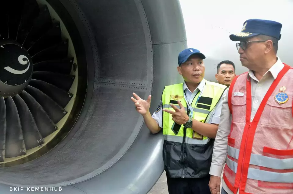  Menteri Perhubungan (Menhub) Budi Karya Sumadi meninjau sarana dan prasarana transportasi udara di Bandara Soekarno-Hatta, Tangerang dalam rangka kesiapan Angkutan Lebaran 2024, Jumat (29/3/2024)
Sumber: Ist