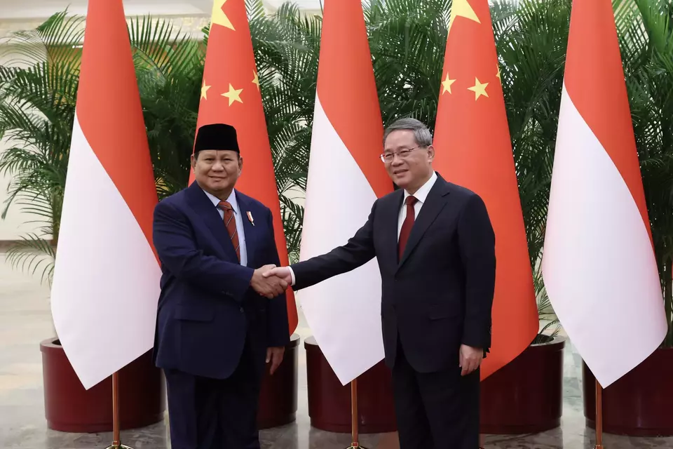 (kiri-kanan) Menteri Pertahanan RI Prabowo Subianto dan Perdana Menteri (PM) China H.E. Li Qiang, di Beijing, China, Selasa (2/4/2024). (Foto: Biro Humas Setjen Kemhan)