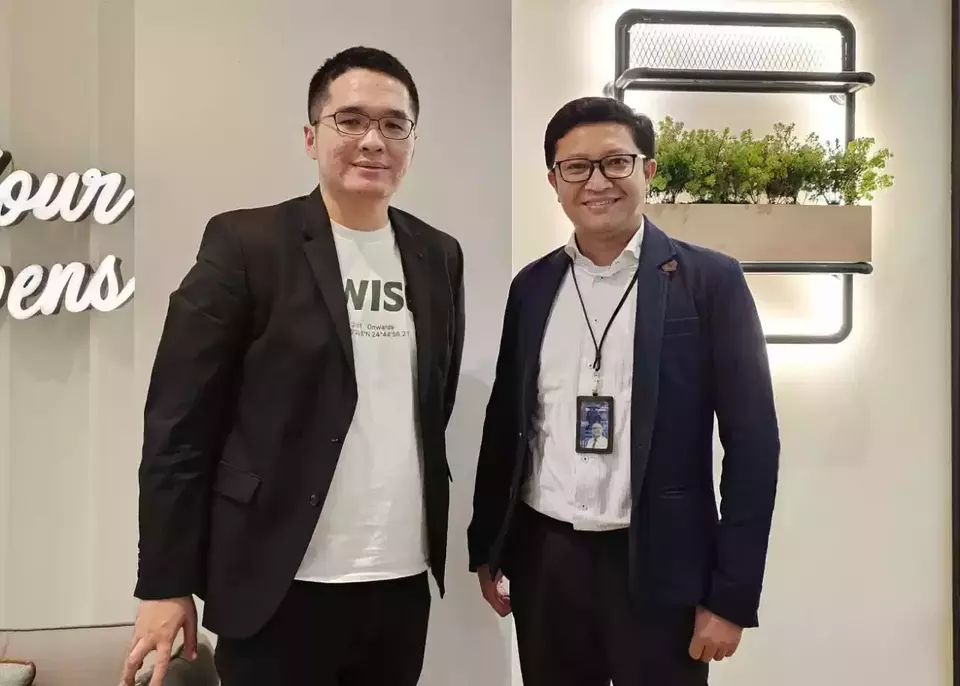 Country Manager Wise Indonesia Elian Ciptono (kiri) dan VP of Micro Funding & Remittance Services Bank Mandiri, Rolland Setiawan. (Investor Daily/Happy Amanda)