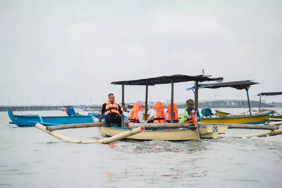 Uji coba kapal listrik PIS di desa nelayan, Kelan, Bali. (ist)