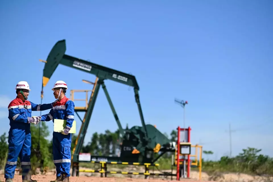 Pertamina terus berinvestasi dengan melakukan kegiatan pengeboran sumur-sumur baru sebagai langkah strategis mempertahankan tingkat produksi lapangan-lapangan migas yang sudah mature.