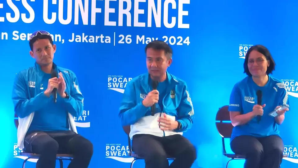 Menparekraf Sandiaga Uno saat konferensi pers ajang lomba lari Pocari Sweat Run Indonesia 2024, di GBK Senayan, Jakarta Pusat, Minggu, 26 Mei 2024. (Beritasatu.com / Hendro Situmorang)