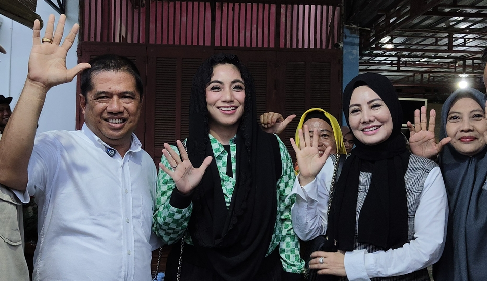 kiri-kanan: Andi Bebas Manggazali, Siti KDI, Cici Paramida 