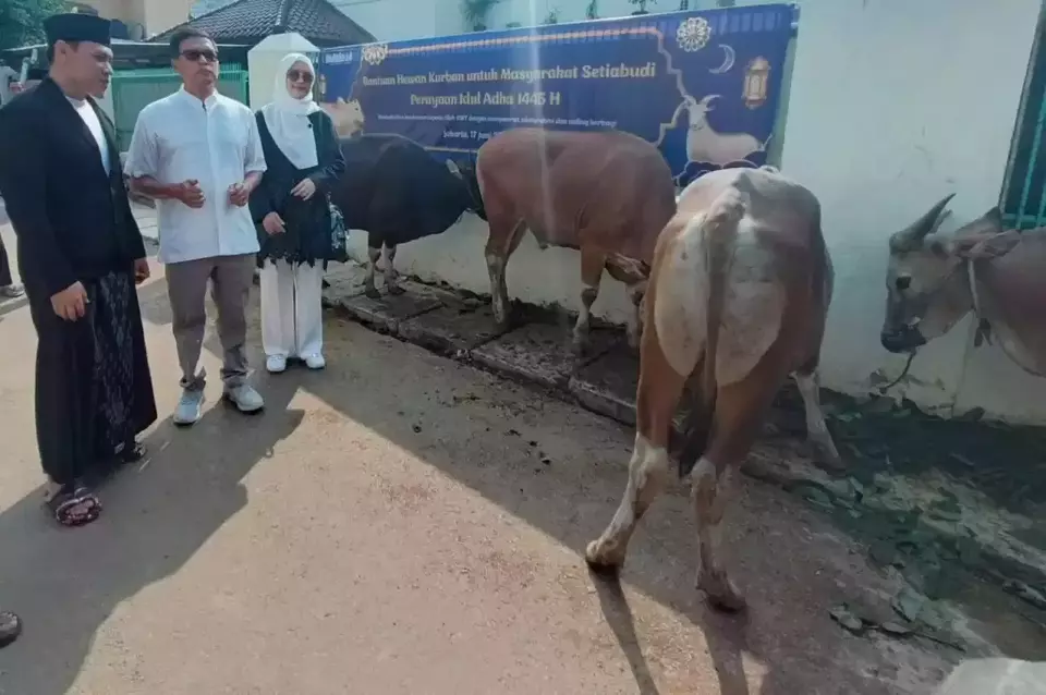 Grup Indofood menyalurkan bantuan hewan kurban. Ist
