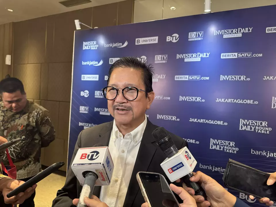 Presiden Direktur PT Freeport Indonesia Tony Wenas menjawab pertanyaan wartawan usai mengikuti Investor Daily Roundtable di di Morazen Hotel, Surabaya, Jumat (21/6/24).