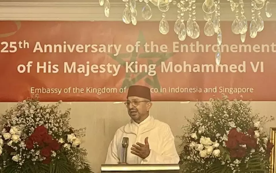 Duta Besar Maroko untuk Indonesia dan Singapura Ouadia Benabdellah menyampaikan sambutannya dalam acara peringatan 25 tahun bertakhtanya Raja Muhammad VI di Jakarta, Selasa (30/7/2024) malam. (Foto: ANTARA/Nabil Ihsan)