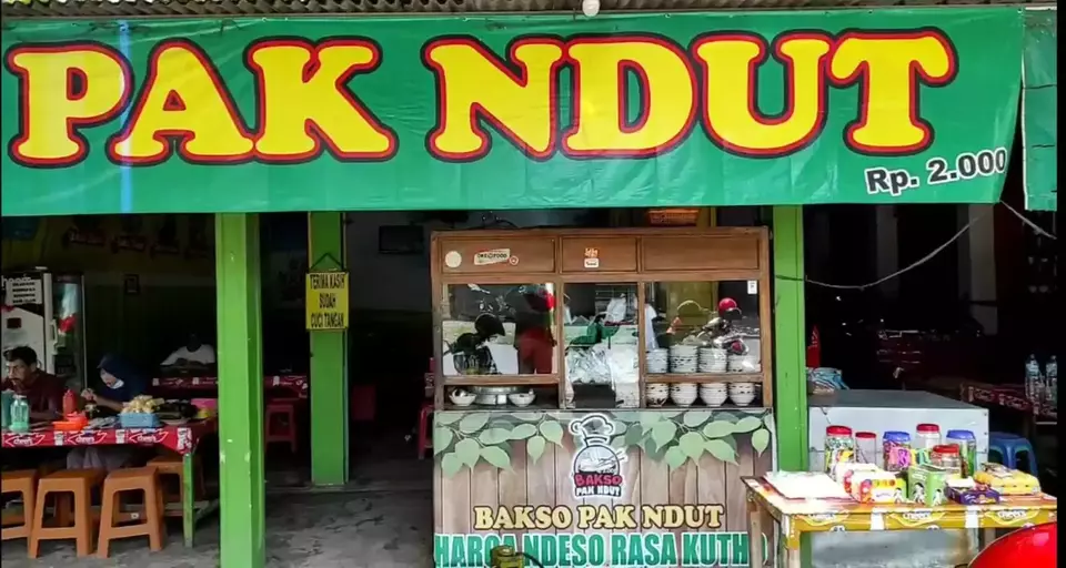 Bakso Pak Ndut. (B-Universe/Mohammad Muajijin)