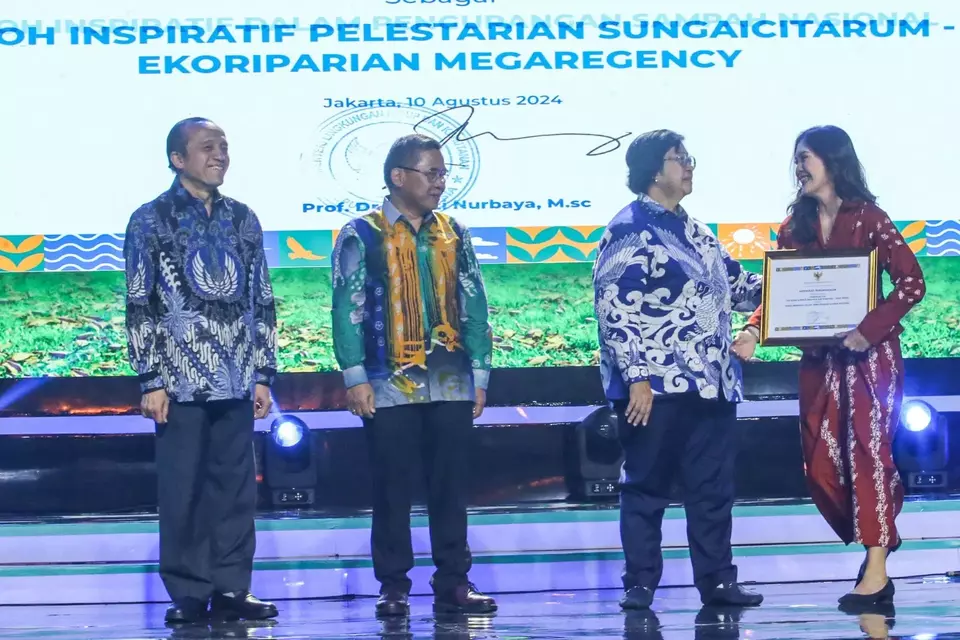 Menteri Lingkungan Hidup dan Kehutanan Siti Nurbaya Bakar,  di Festival Lingkungan Iklim Kehutanan Energi Baru Terbarukan (LIKE) 2, di Jakarta Convention Center (JCC), 