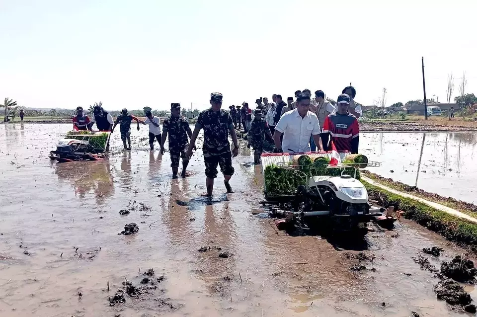 Wakil Menteri Pertanian, Sudaryono melakukan kunjungan kerja pada program pompanisasi di Desa Jeron, Nogosari, Boyolali, Jawa Tengah, pada Kamis (15/8/2024). (B-Universe Photo/Joko Laksono).