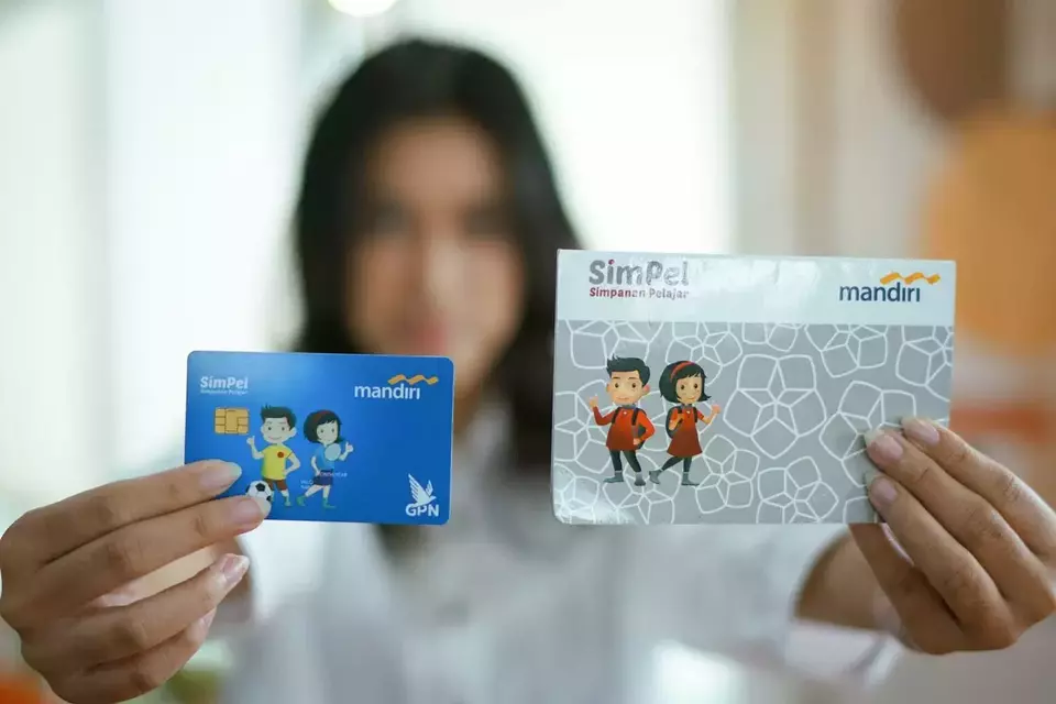 Bank Mandiri mendapatkan penghargaan untuk kategori Bank Pencapaian Kejar (Satu Rekening Satu Pelajar) dalam rangkaian Hari Indonesia Menabung (HIM). (Bank Mandiri)