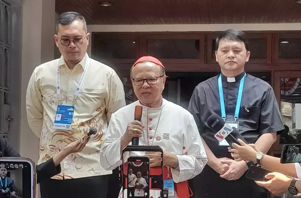 Juru Bicara Panitia Kunjungan Paus Fransiskus, Romo Thomas Ulun Ismoyo, mengonfirmasi tiket misa akbar pada Kamis (5/9/2024) adalah gratis. (Foto: B Universe/ Andrea Hosana)