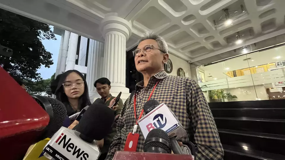Mantan Jubir KPK dan anggota DPR Johan Budi usai menjalani tes capim KPK  di Kemensetneg, Jakarta Pusat, Selasa (17/9/2024).
