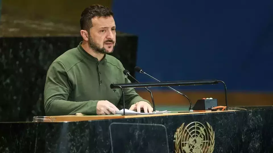 Presiden Ukraina Volodymyr Zelensky menyampaikan pidato pada KTT Masa Depan di Aula Sidang Umum Markas Besar Perserikatan Bangsa-Bangsa (PBB) di New York, Amerika Serikat pada 23 September 2024. (Foto: Caitlin Ochs/ Reuters)