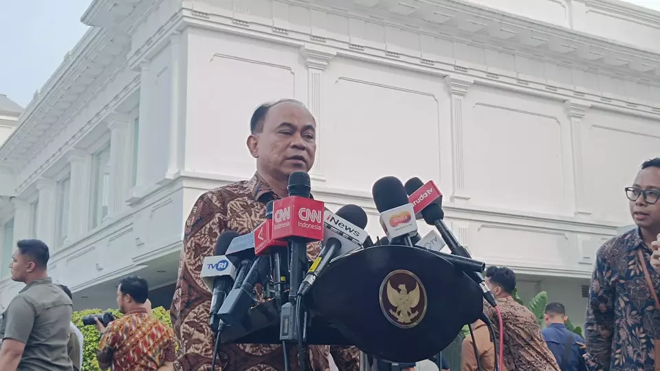 Menteri Koperasi Budi Arie sebelum sidang paripurna di Istana Kepresidenan Jakarta, Rabu (22/10/2024). 