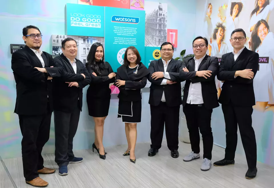 Presiden Direktur, Lilis Mulyawati, Direktur bersama Jajaran Head of Department WatsonsIndonesia